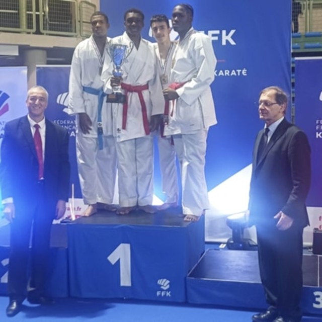  Le CMOM Karaté remporte la Coupe de France (cadets)