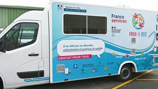 Essonne : ce bus de proximité aide les habitants dans leurs démarches administratives