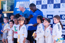 Joan Gaba avec des jeunes judokas du JCCMM