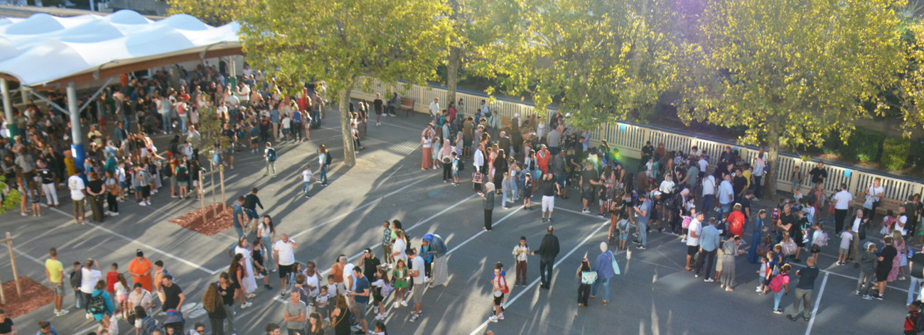 cour de l'école herriot le jour de la rentrée