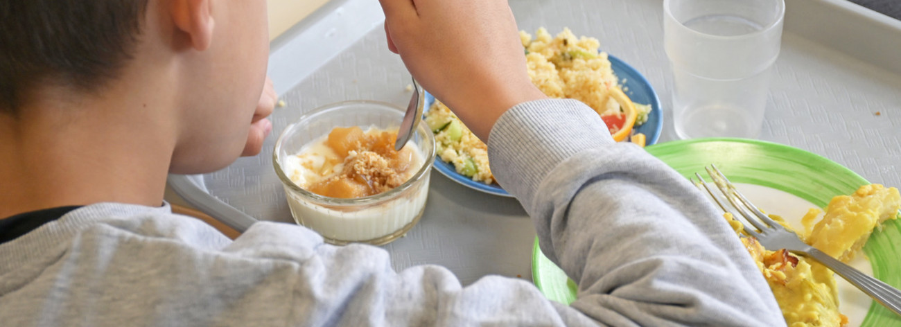 Enfant qui mange