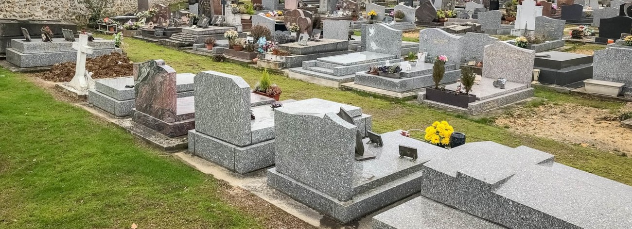 Engazonnement du cimetière